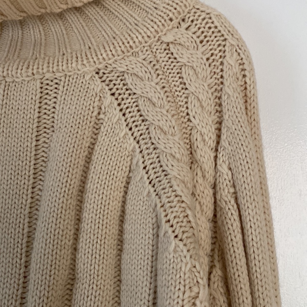 Soft cropped tan sweater, like new, size L - Picture 2 of 7